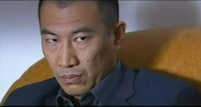 《征服》和《12.1枪杀大案》就像孪生兄弟，一个艺术，一个真实