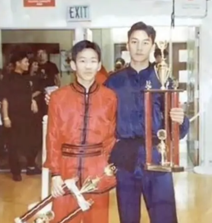 吴彦祖透露父亲去世，晒父子合照悼念，提前一天为他庆祝93岁冥诞