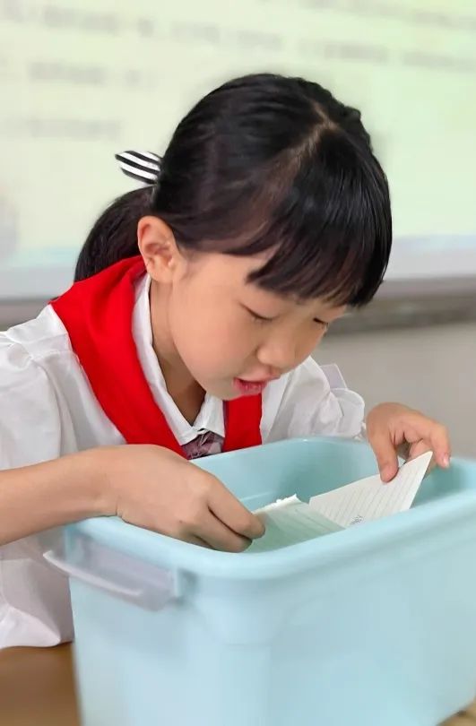 锦江小学开展第十一届“聚心传情 向阳生长”心理健康月系列活动