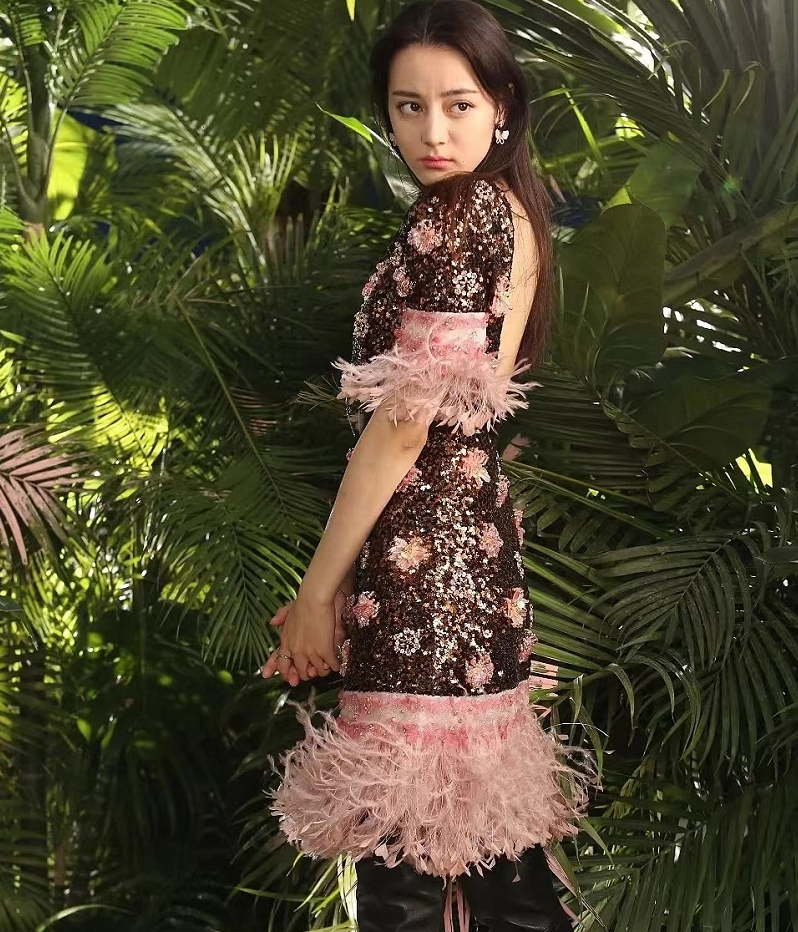 又一组热巴未修图曝光!方形脸痘痘肌,内娱颜值天花板滤镜粉碎