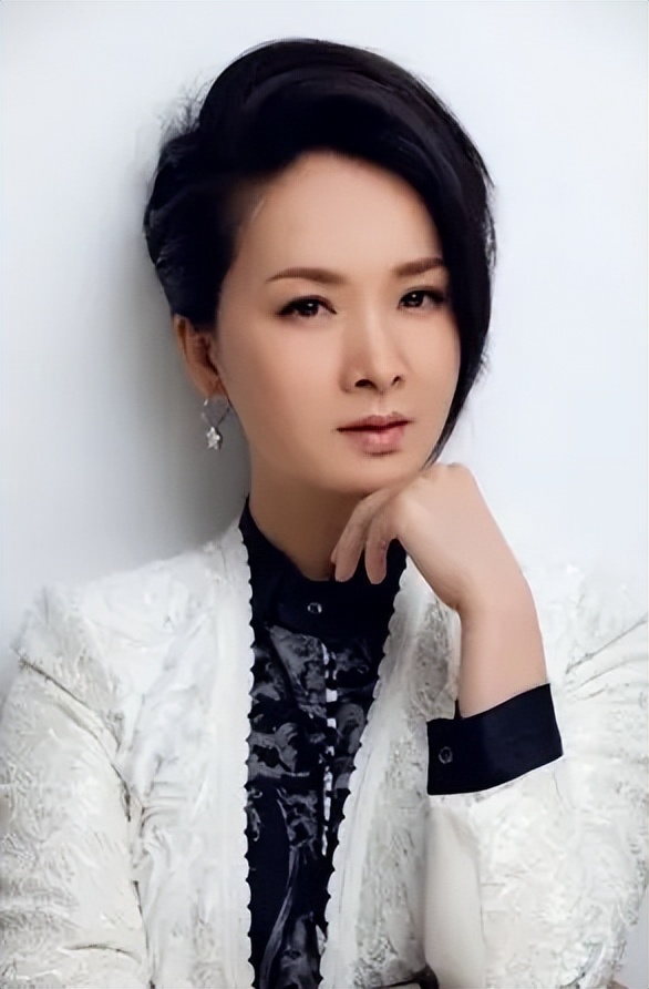 演员谢兰：和丈夫坚持丁克12年愁坏婆婆，41岁意外得子全家乐开怀