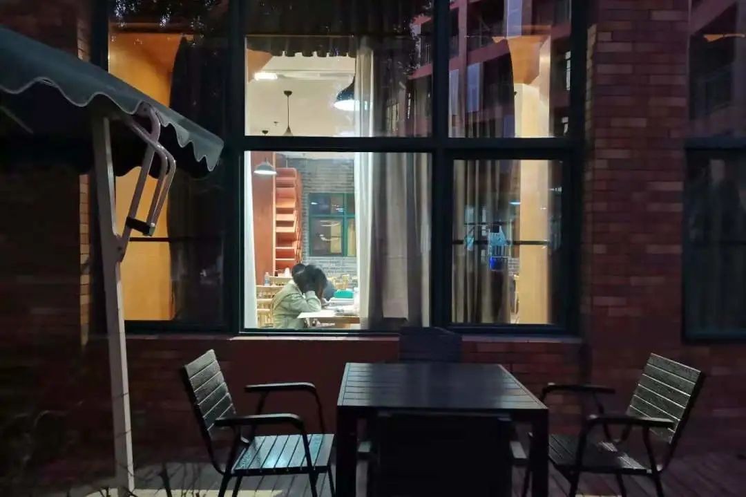 高考必胜！坐拥3个地铁站，食堂比男寝还多！2022，北师大等你赴约！