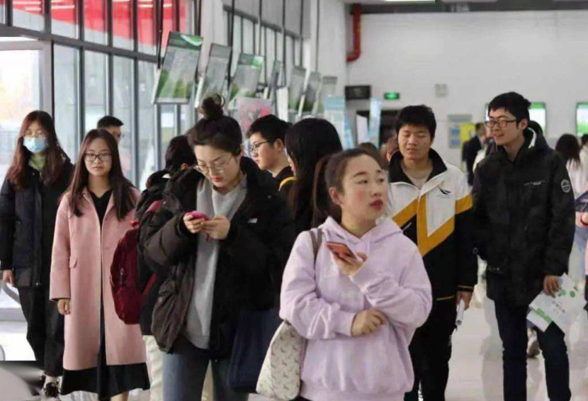 江苏高校金字塔分布图，东大南大平分秋色，河海大学“出人意料”