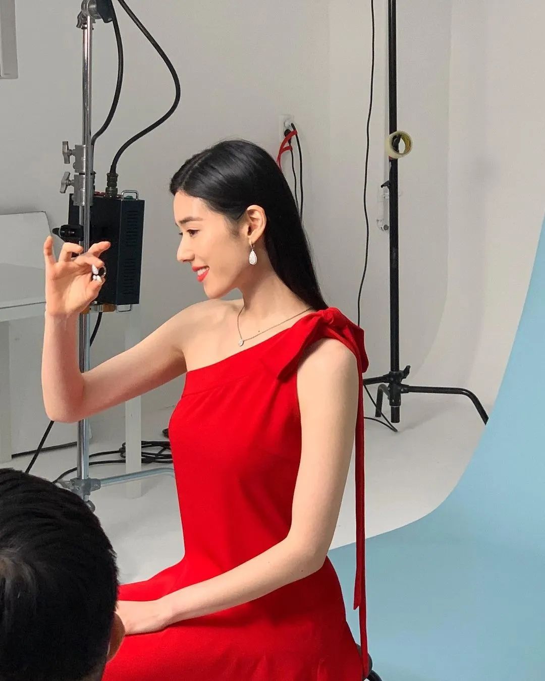 看完《安娜》才知道，不会被讨厌的脸长这样