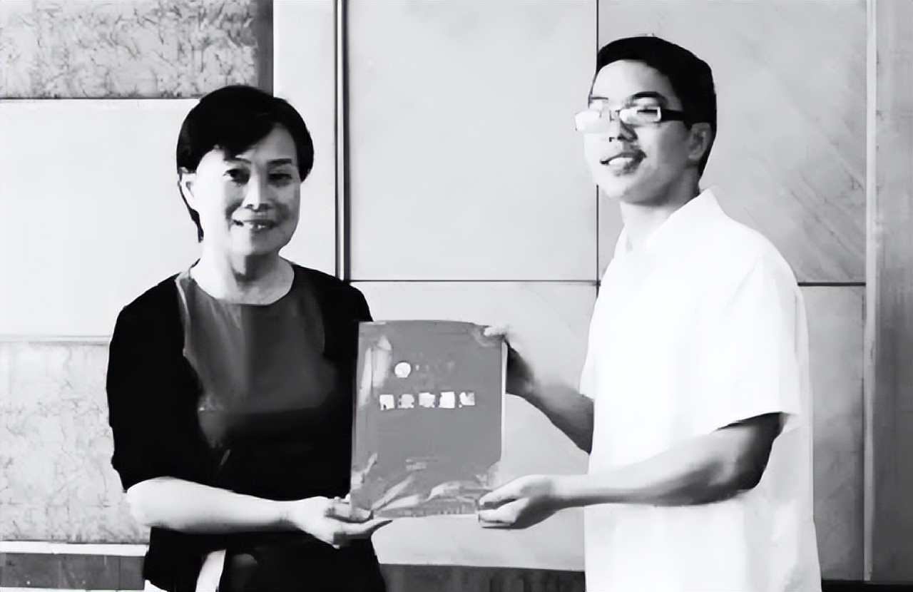 当年用古文写高考满分作文，轰动全国的“王云飞”，后来怎样了？