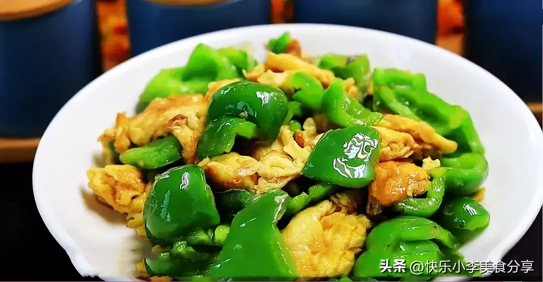降燥解暑的食物是丝瓜(秋天天气干燥，容易上火,建议少吃丝瓜和羊肉，常吃8种)