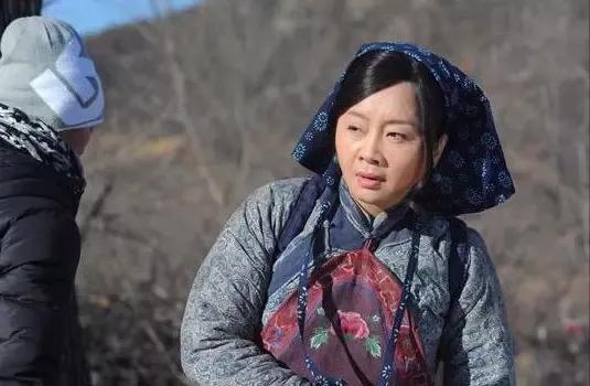 演员王新军：成名后抛妻弃子，把秦海璐宠成宝，前妻火了他却糊了