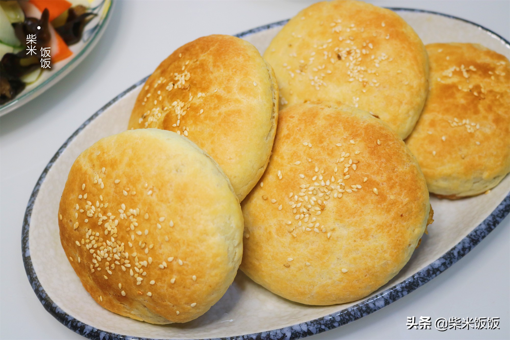 烧饼怎么做（手把手教你外酥里软又多汁的烧饼）