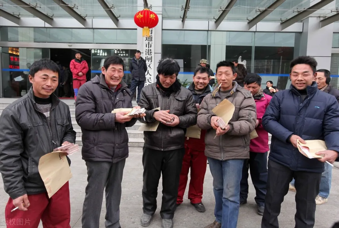 当真如此吗?工地一天500没人来?工头开骂:工人不识好歹?