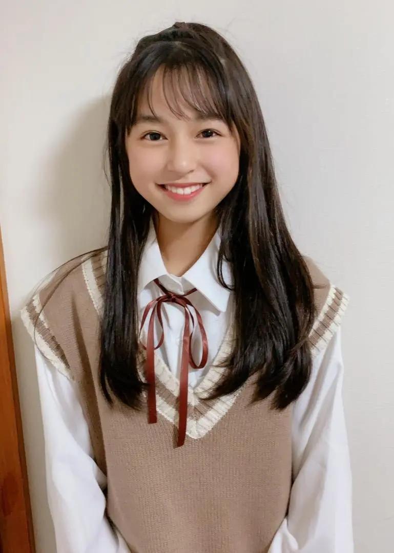 日本女孩喜欢穿校服有原因！16岁大阪女孩靠它出道顺利进入娱乐圈