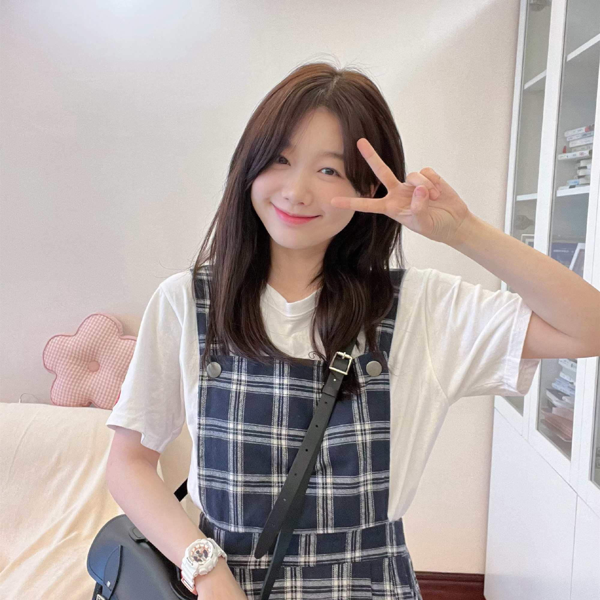 徐梦洁身穿清纯学生装美照