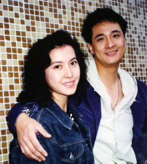 最后要说的这位简直是王炸级别的人物,他就是吴镇宇和王丽萍.