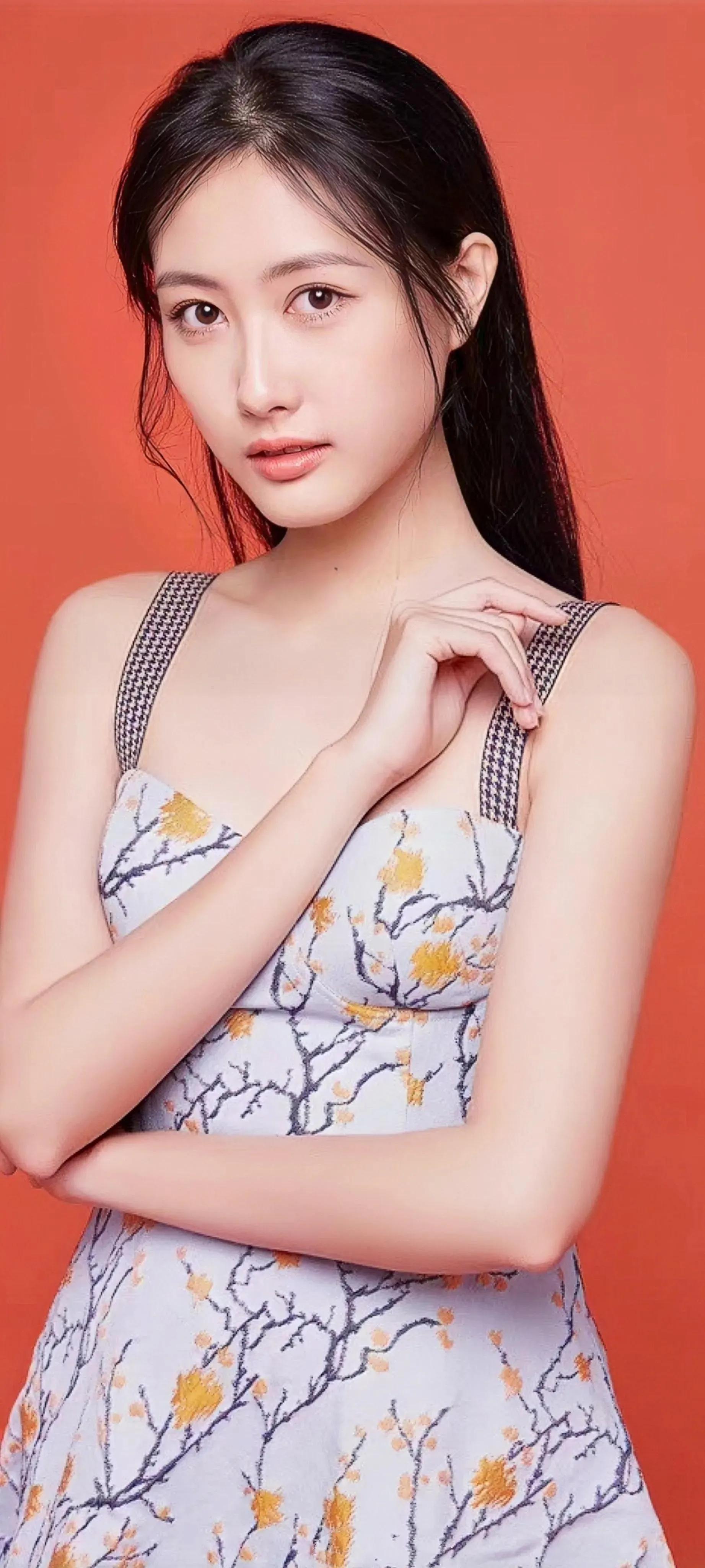 端庄美丽的张子璇