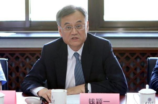 一张清华大学教师“偷拍照”，点醒众人，高贵是不把自己太当回事