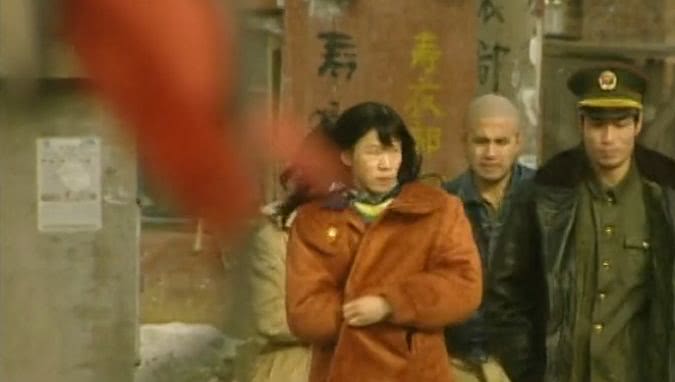 1995年鹤岗1.28大案震惊全国，罪犯男扮女装，却因纹身揭出原因