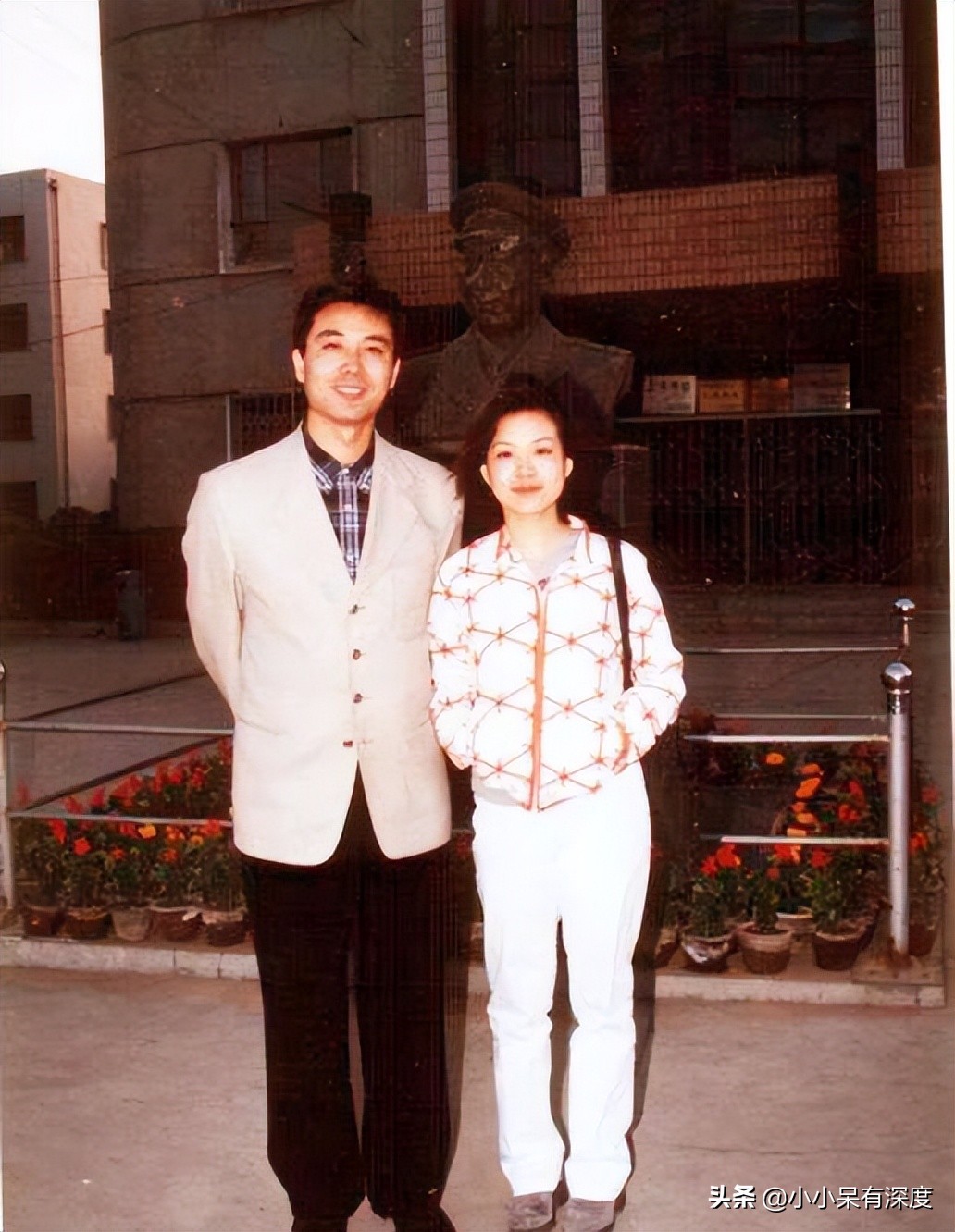 央视国脸郭志坚近况，他隐藏多年的妻子曝光，儿子也是一位帅小伙