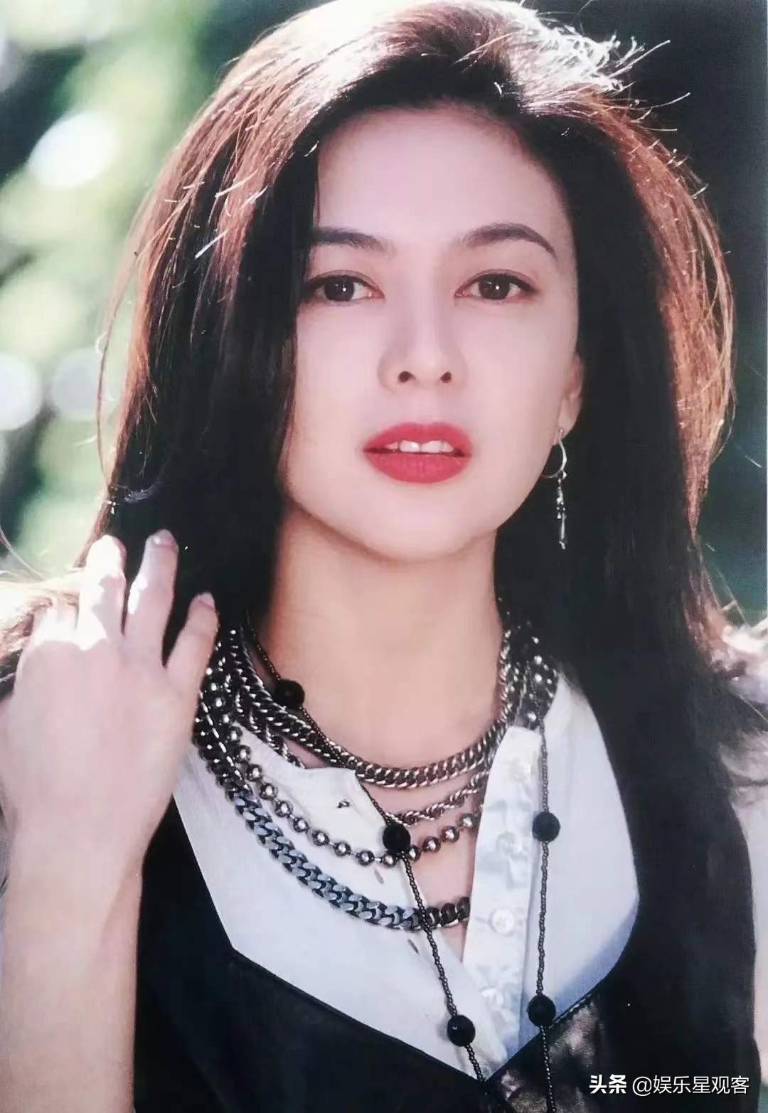 香港艳星的今昔对比：有人风韵犹存，有人身材严重走样，谁是赢家