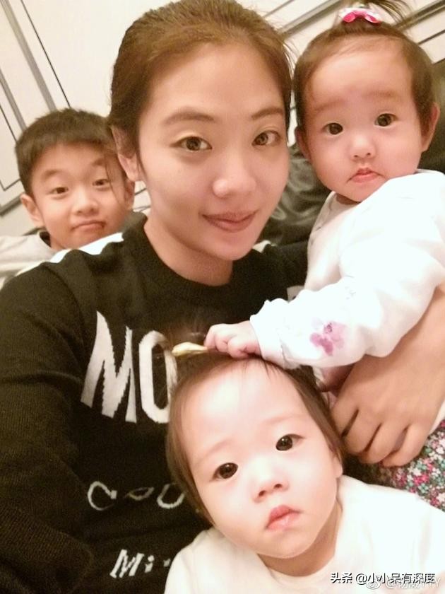 杨威晒照片，哇，小萌娃长成帅哥了！杨阳洋对双胞胎妹妹，特别好