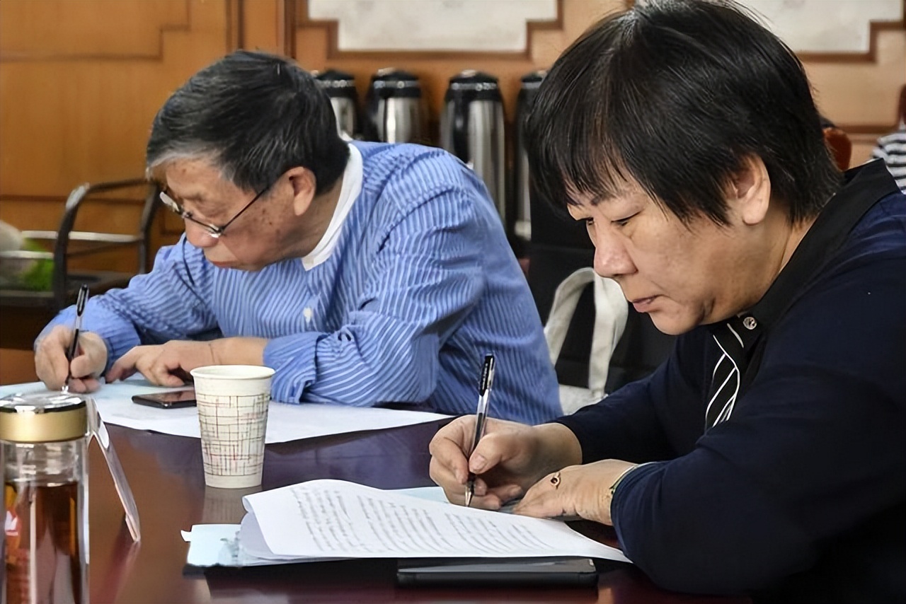 教师收入迎来大变动，工资“上涨”拉开距离，与农村教师大有不同