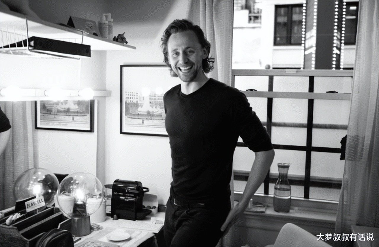 抖森刚订婚爆“火速当爸了”！小3岁美妻登红毯“孕肚明显隆起”