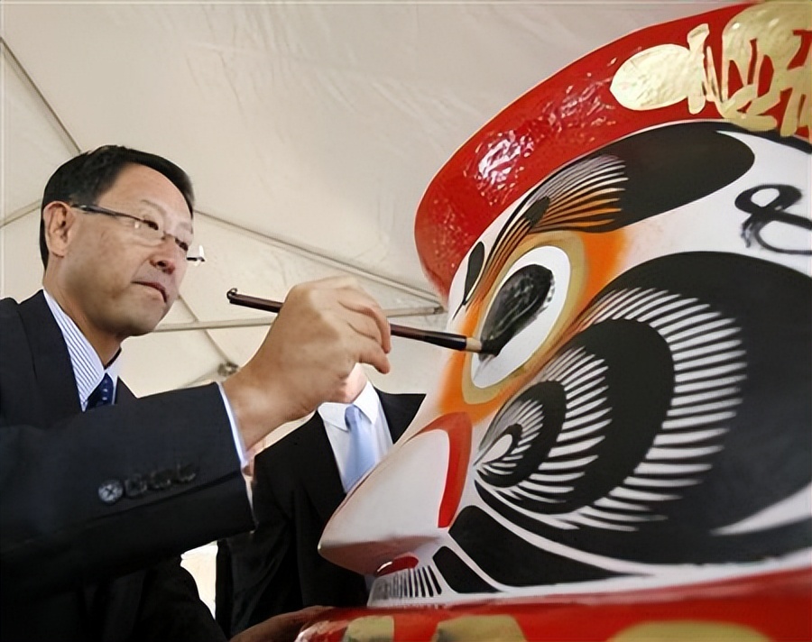 龙头车企掌门人丰田章男，怒喷电动车政策，凭什么有这样的底气？