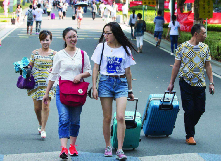 大学女生“受欢迎”身高排名，168cm成垫底，女生：男生说的不算