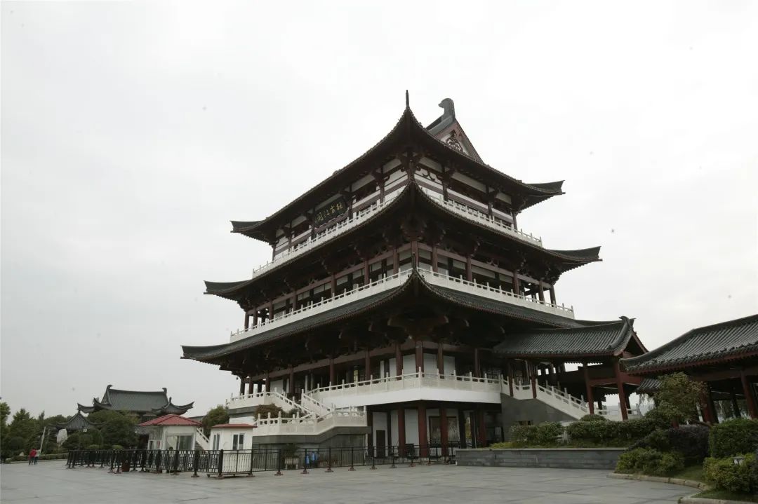 56范文（高中） | 传统文化类作文，可巧用古诗词串连凸显主旨