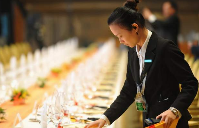 金牌服务员姚碧:从酒店到国宴管理员,23岁的湘妹子有何过人之处