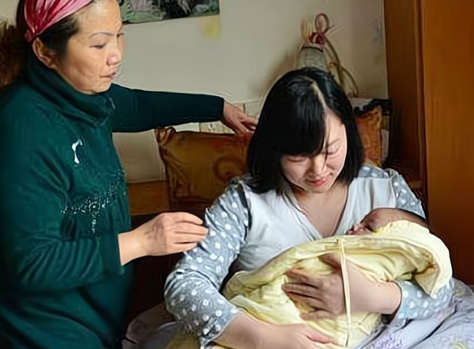 新生儿母乳喂养别大意，这5件事新手爸妈要少做，不利于宝宝发育