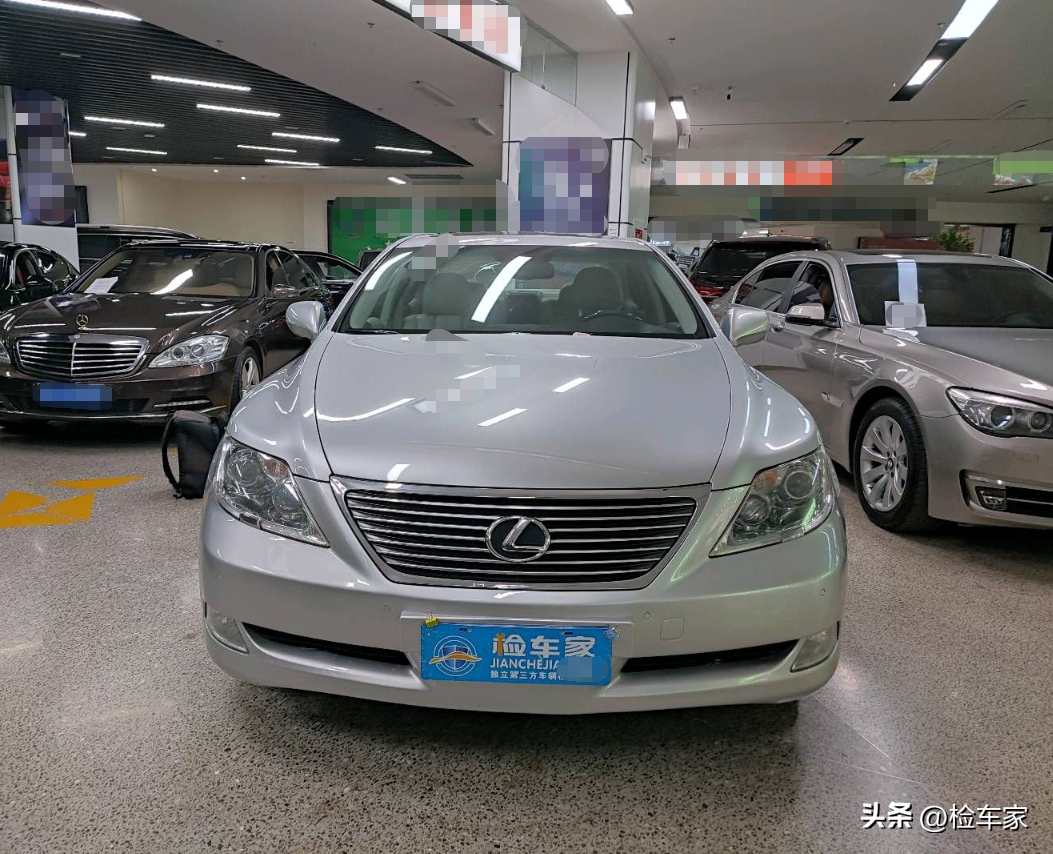 20万买辆开了10多年的雷克萨斯，这是人傻钱多？网友：信仰很值钱