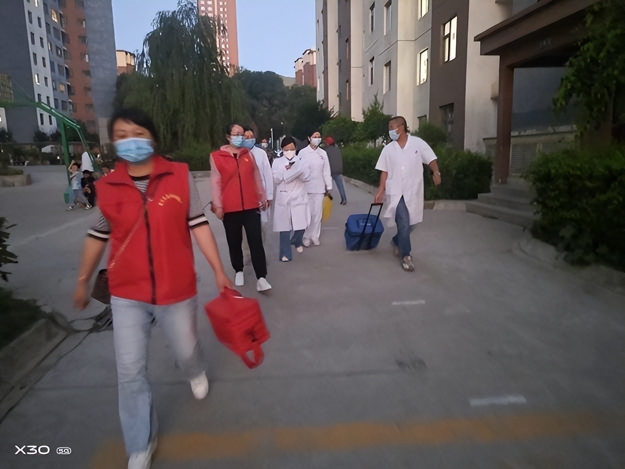 南川东路兴旺社区 服务有温度 疫苗接种有“速度”