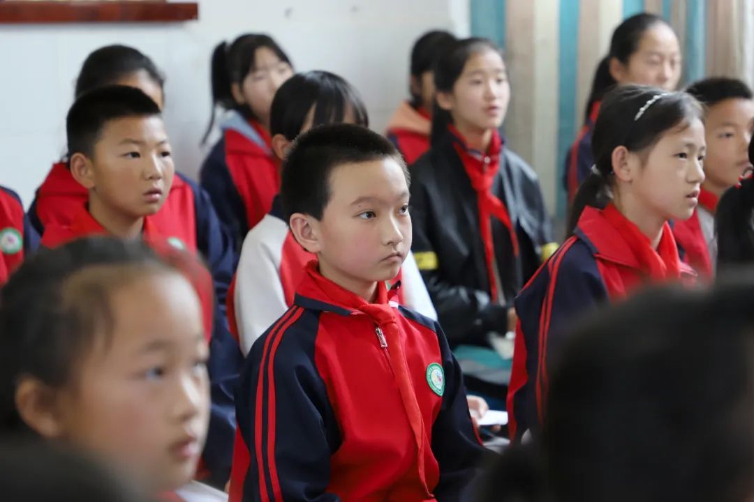 【六一特辑】点亮六一 共护未来 陆良法院送法进校园