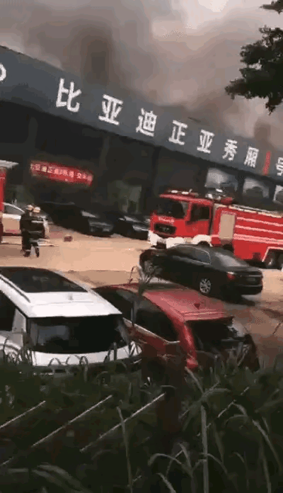 电车简直就是易燃易爆品呐！难怪坐飞机大一点的充电宝都不让带