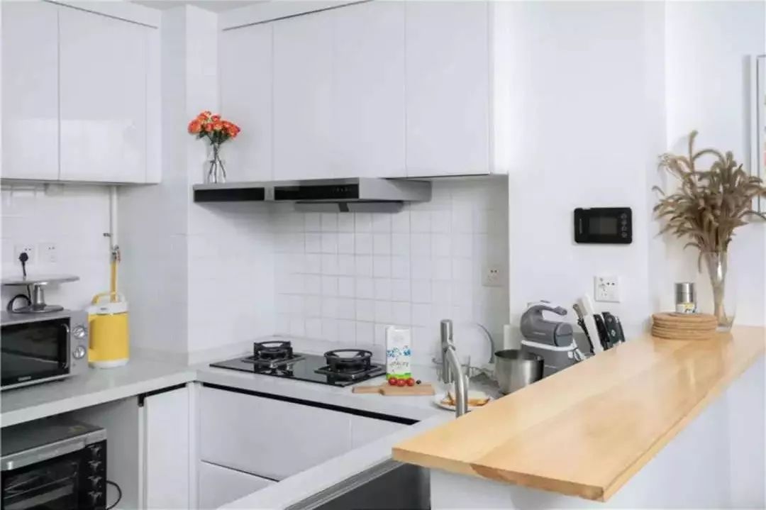 90平两室一厅，独立书房，还有特大阳台，怎么装修的？