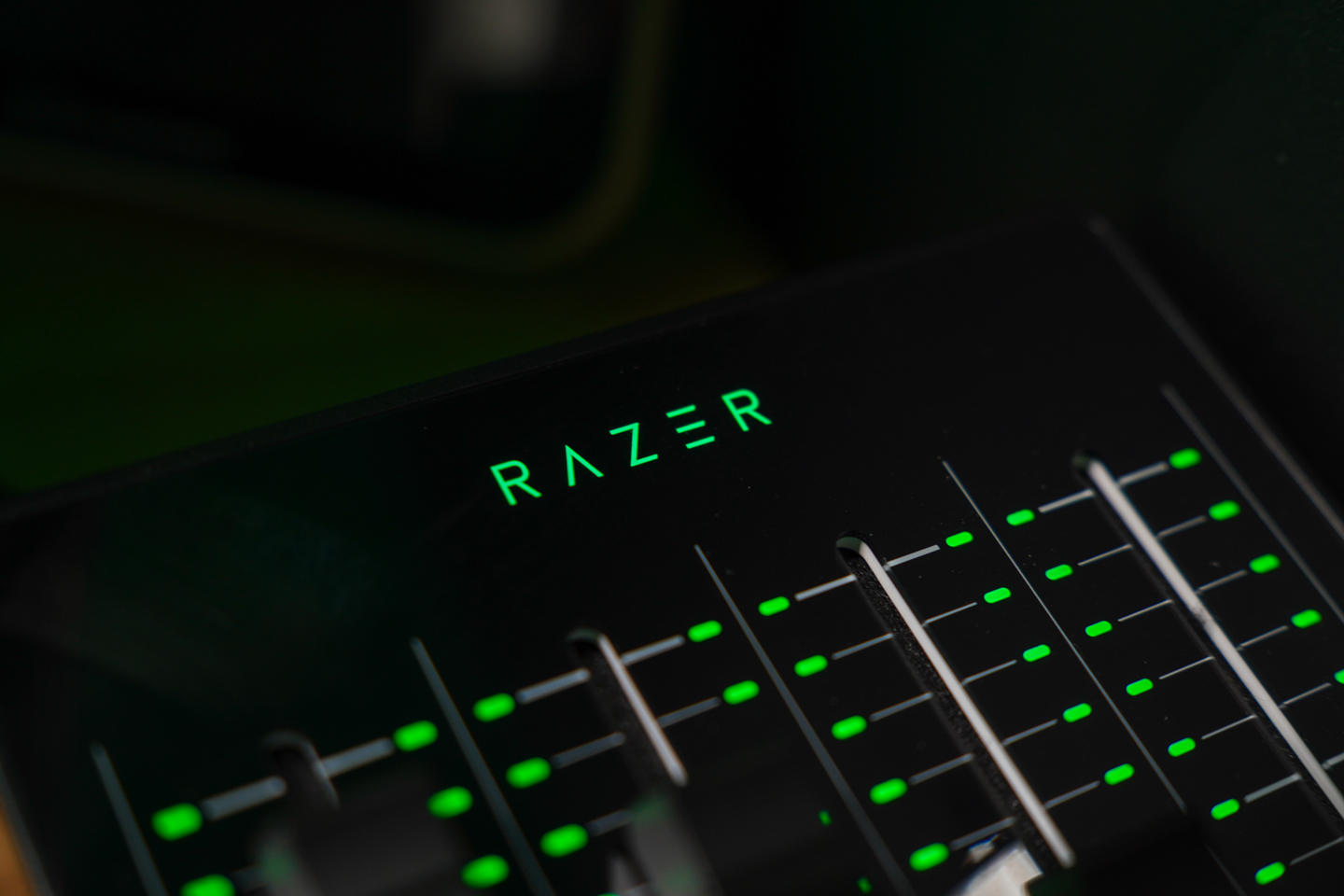 直播利器 雷蛇魔音海妖 V2 X 麦克风与调音台使用分享