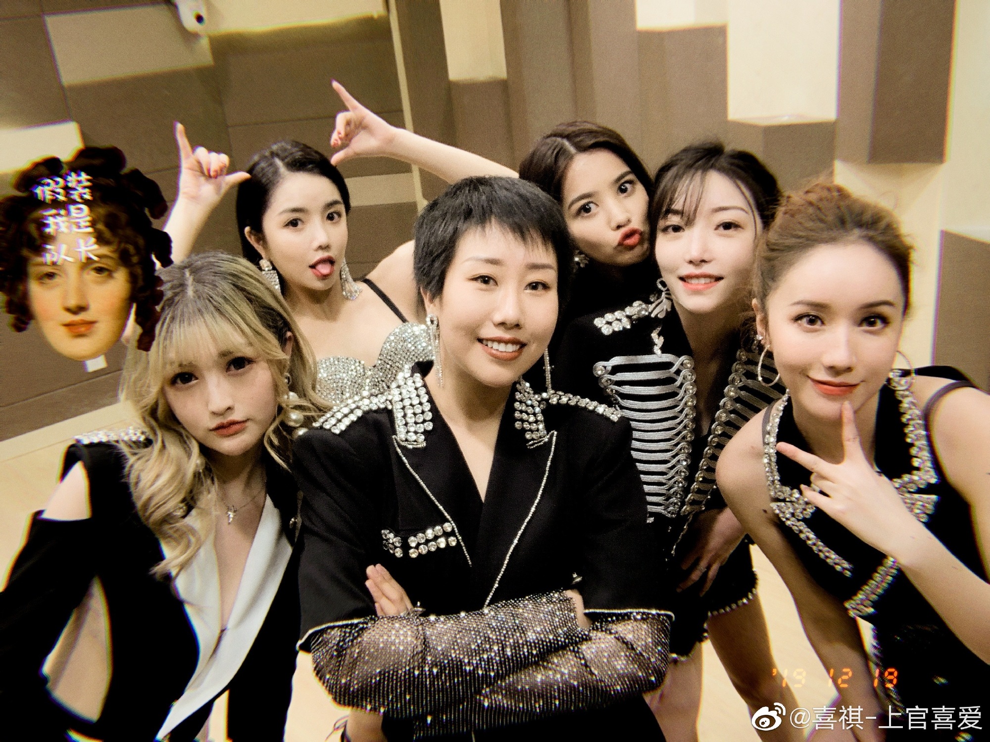 因青2成名的上官喜爱，自曝入行多年负债79万，靠公司预付金生活