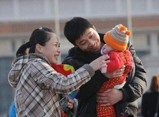 新生儿出生后，这5个重要的育儿知识，父母早学会，带娃更轻松图片