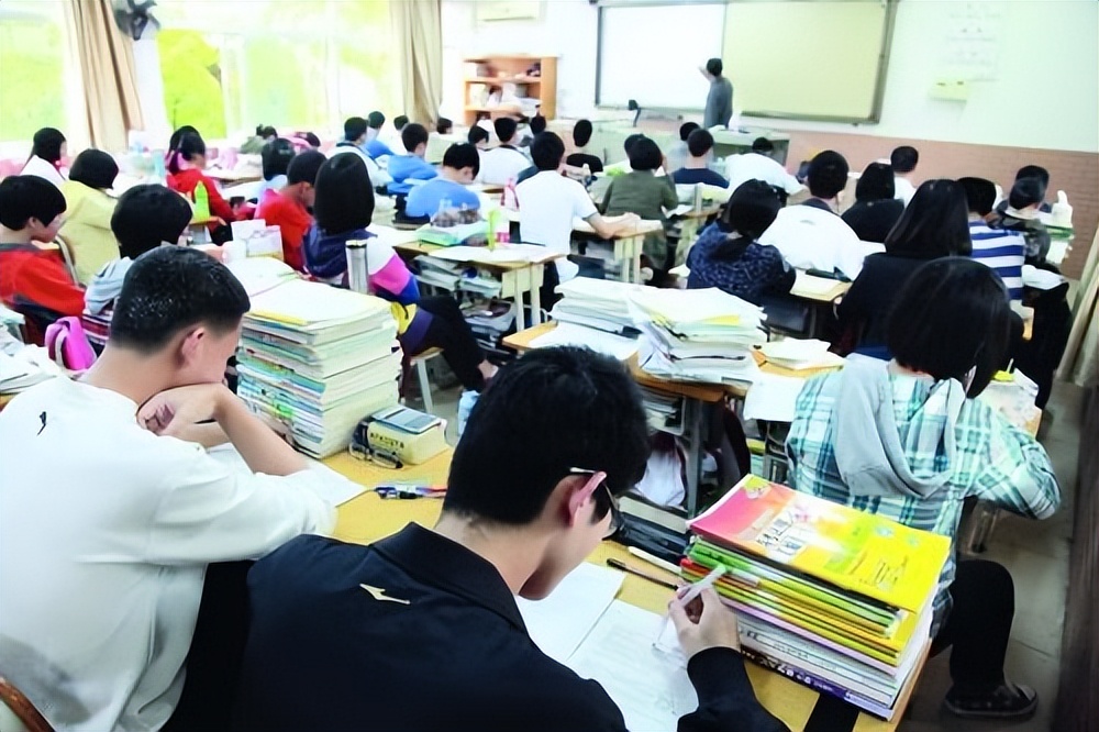 各大媒体点名曝光四川这5所大学，毕业证分文不值，家长谨慎报考