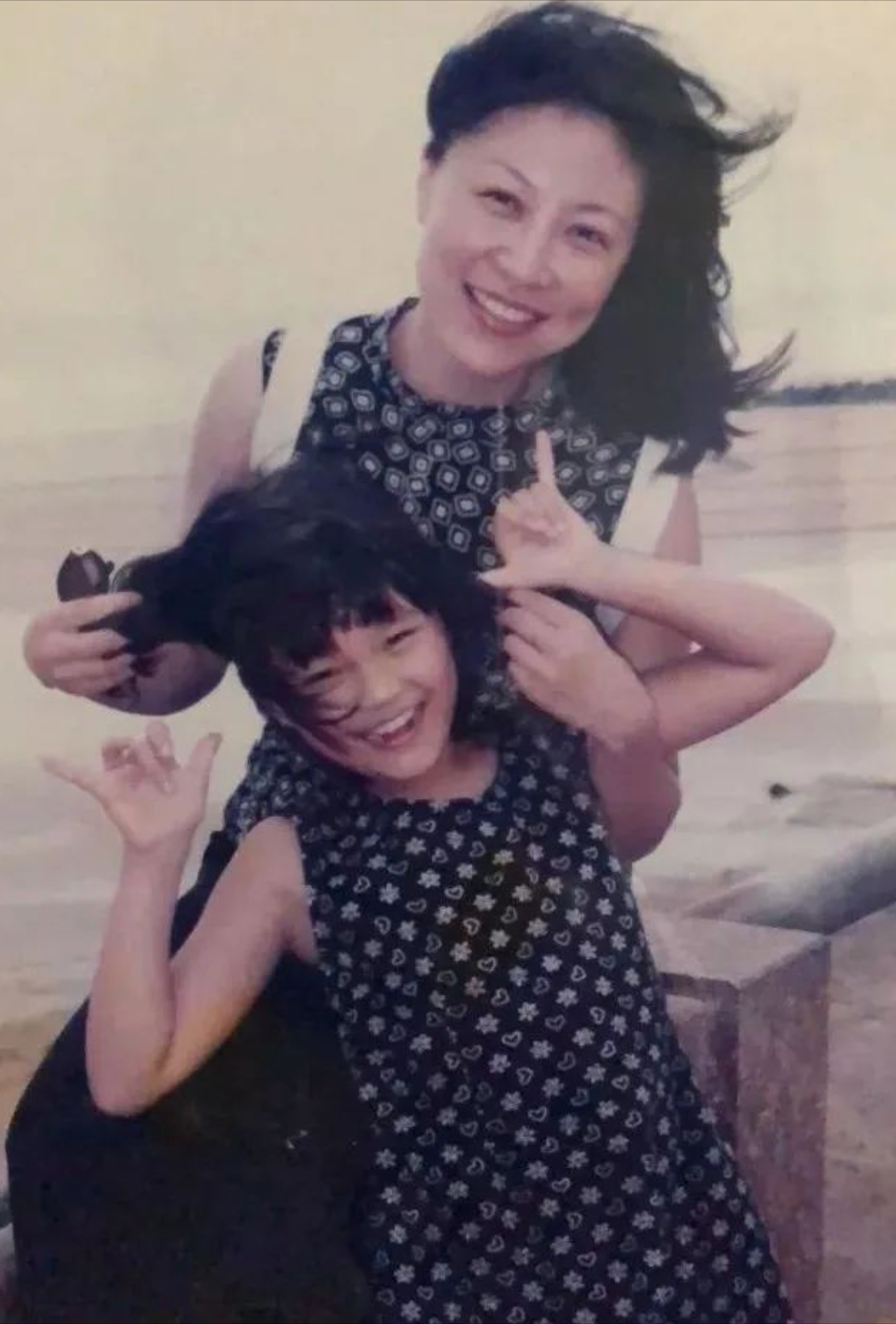 著名演员岳红：生女五个月被离婚，单亲妈妈31年，风光背后有眼泪