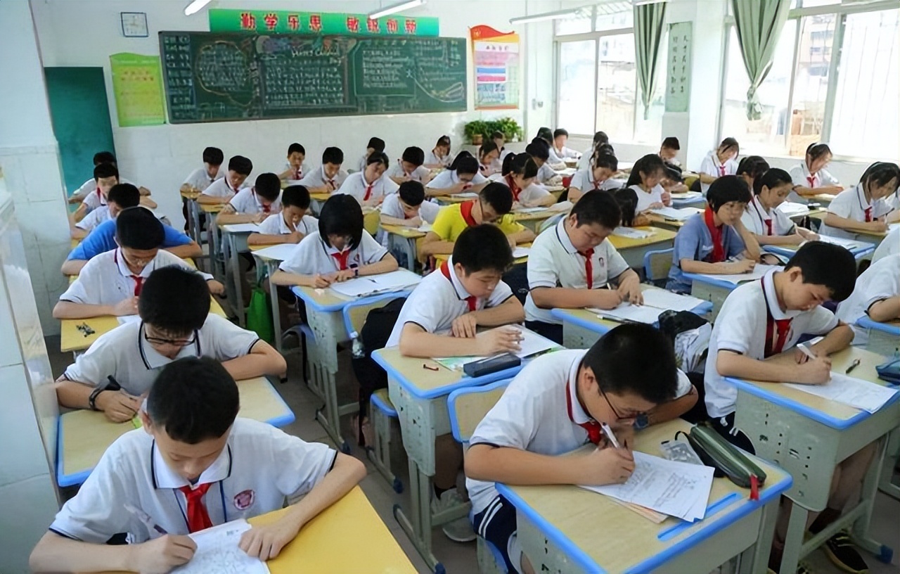 河南发布，2022年大中小学暑假放假时间一定，学生欢呼家长忧心