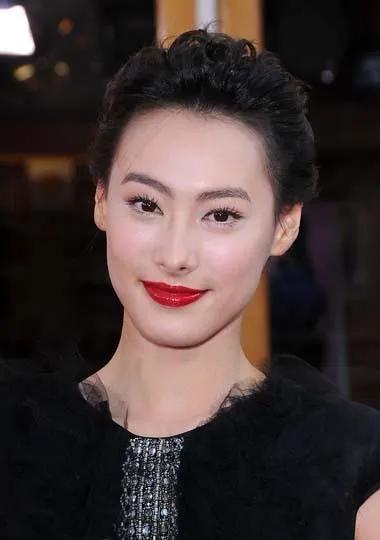 梁洛施：为李泽楷生3子，拿40亿分手费，直言喜欢又肥又矮的男人