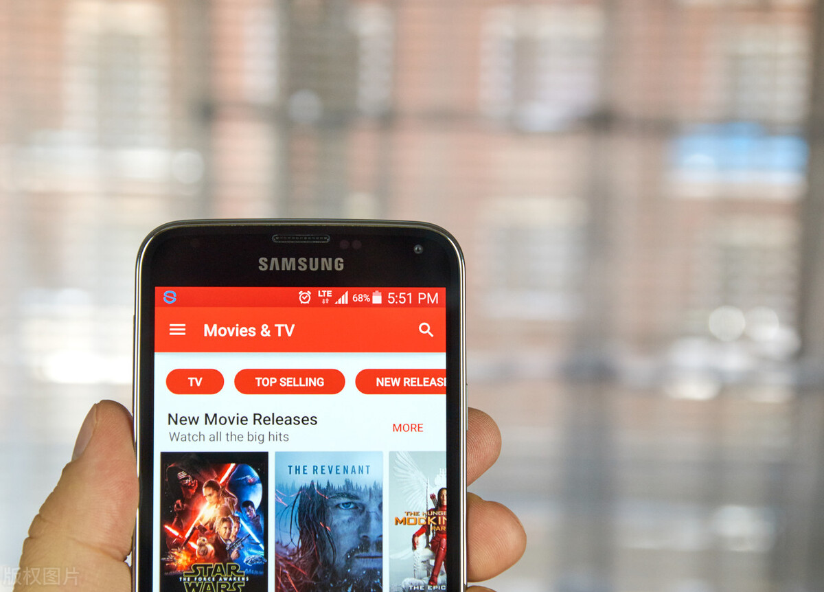 自学技术“翻墙”浏览境外色情网站，这种行为违法吗？