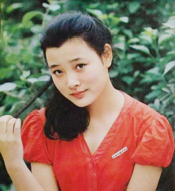 影星陈冲：情感沧桑亲情带泪，再婚丈夫将我当女儿宠