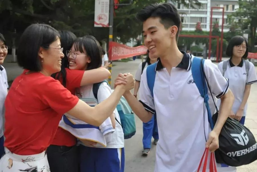 2022年各省高考人数出炉，河南省再次独占鳌头，看到北京有些心酸