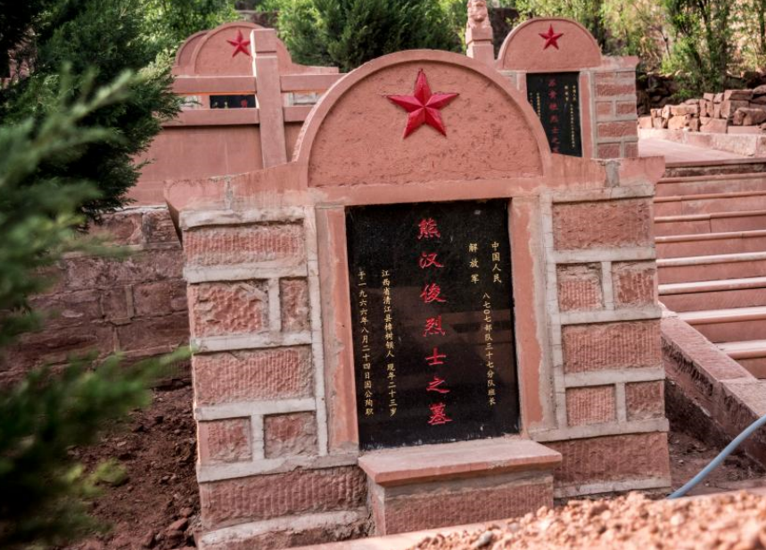 祭扫 正值人间四月天 文/王昌尧 摄影/王昌尧 吕林