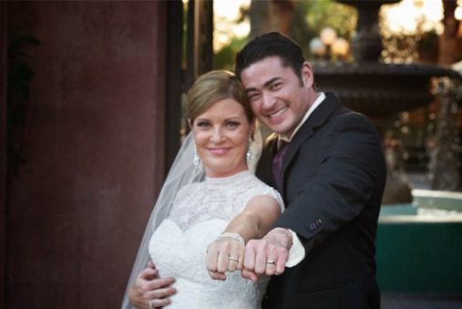 真实故事:美国34岁男子怀孕生女,和2个妻子生下3个孩子,现况如何