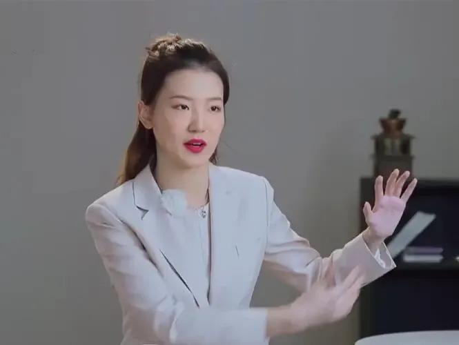 股价腰斩、不及美的一半，格力电器高光时刻不再？