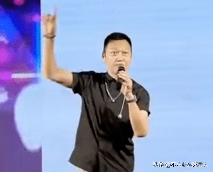 落魄商演，千元付费聊天，这些港星在内地表面缺钱，实际身家不菲