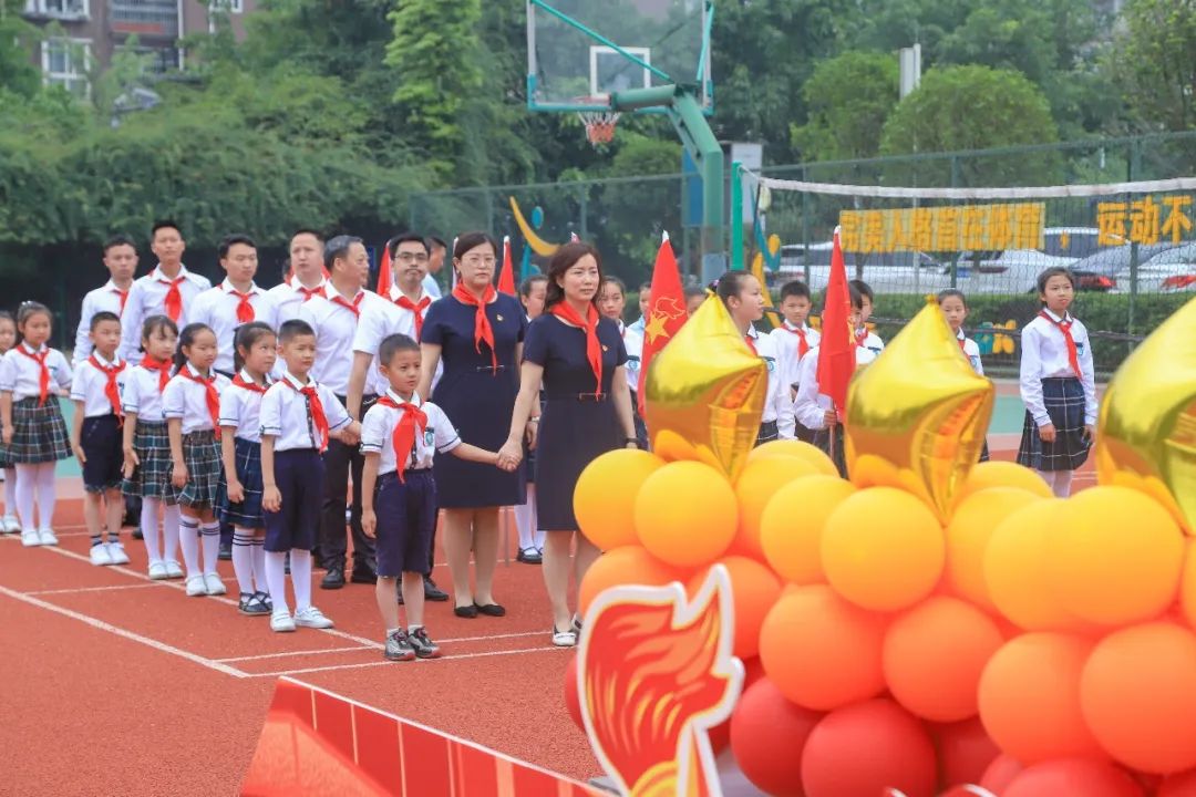 四川天府新区南湖小学举行2021级首批新队员入队仪式