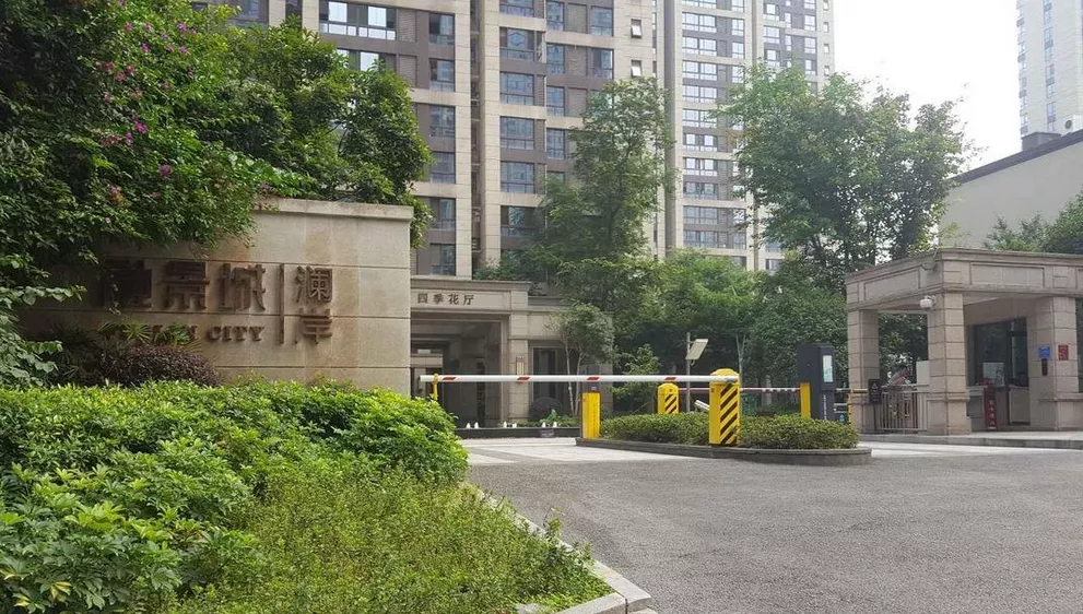 重庆北滨路神盘高位下跌,炒房客血亏离场!竟是空手套白狼?